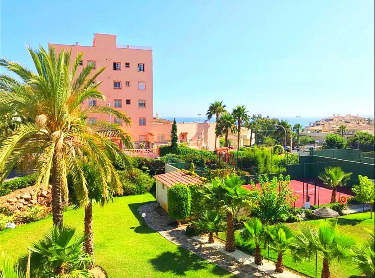 Seaview Apartment With Great Amenities & Facilities Benalmádena Eksteriør bilde