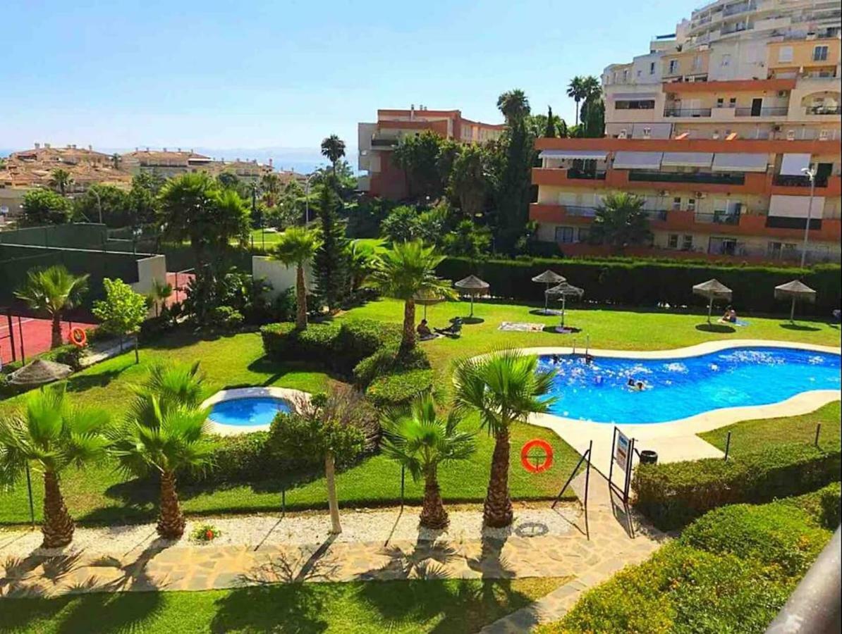 Seaview Apartment With Great Amenities & Facilities Benalmádena Eksteriør bilde